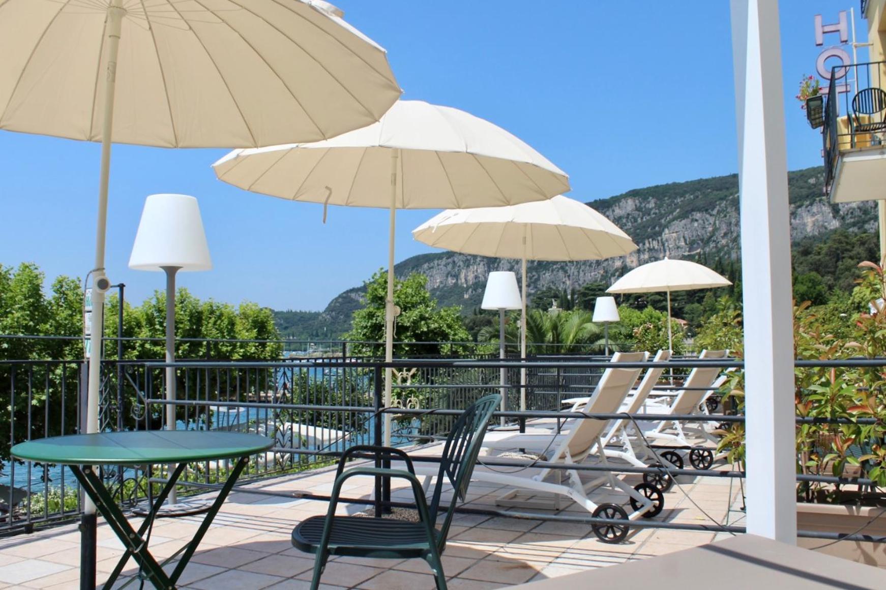 Hotel Tre Corone Garda  Eksteriør billede